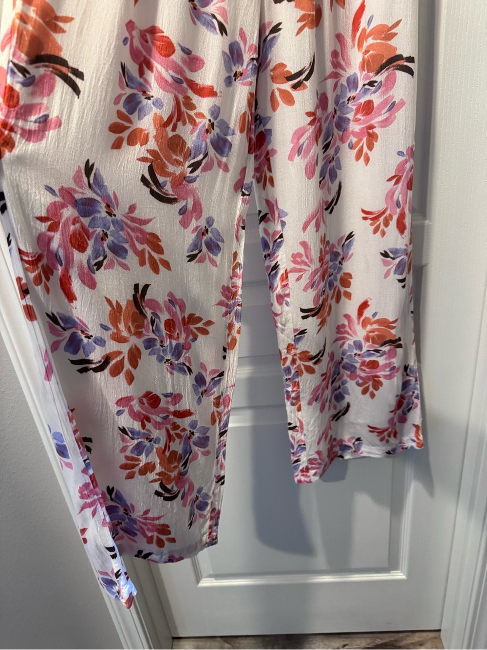 Z SUPPLY White Wide-Leg Pants with Pink, Purple & Orange Floral SZ Med/ Lg